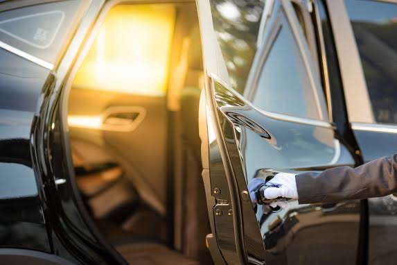 【役員運転手】東京ドライバーサービスの口コミ・評判から分かる3つの選ばれる理由【おかかえ運転手】