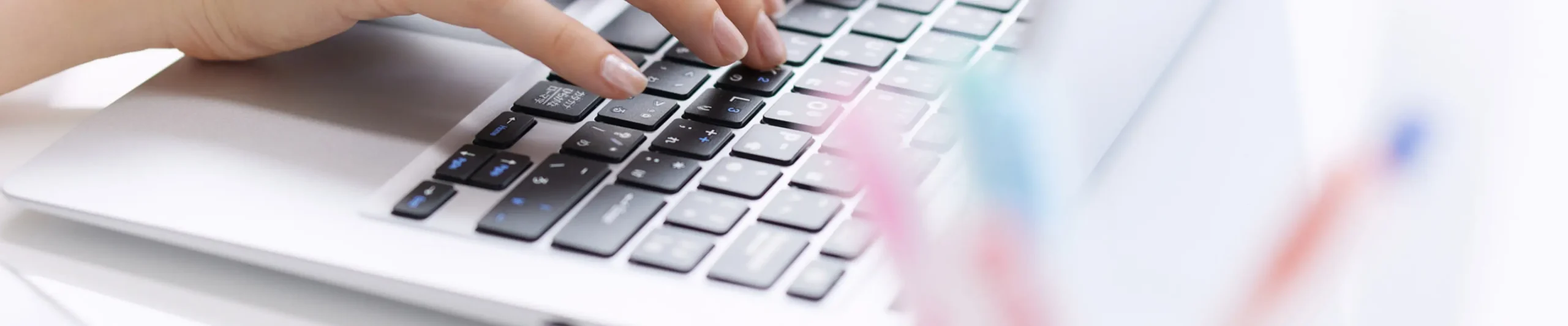 【口コミ・評判】コスメライターの仕事とは?収入・やりがい・将来性を紹介【日本化粧品検定】