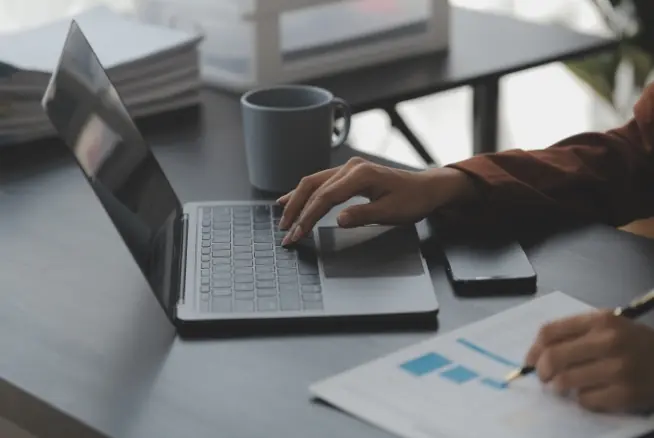 【口コミ・評判】コスメライターの仕事とは?収入・やりがい・将来性を紹介【日本化粧品検定】