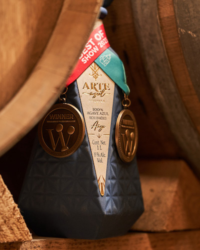 【口コミ・評判】アルテアズール(ARTE AZUL)の魅力を徹底解説|ボトルが美しいプレミアムテキーラ