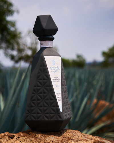 【口コミ・評判】アルテアズール(ARTE AZUL)の魅力を徹底解説|ボトルが美しいプレミアムテキーラ