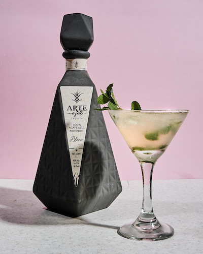 【口コミ・評判】アルテアズール(ARTE AZUL)の魅力を徹底解説|ボトルが美しいプレミアムテキーラ