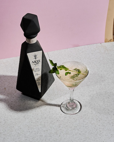 【口コミ・評判】アルテアズール(ARTE AZUL)の魅力を徹底解説|ボトルが美しいプレミアムテキーラ