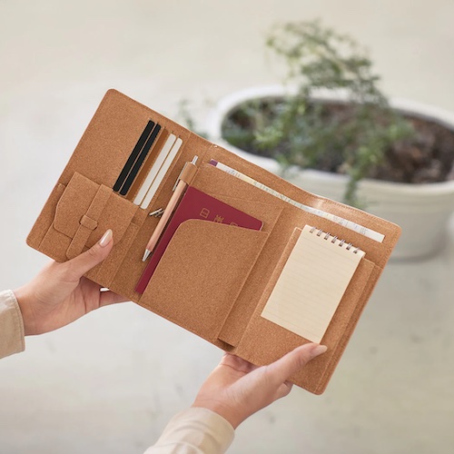 【口コミ・評判】天然コルクを使ったトラベルグッズtabitabi｜サステナブルに旅する新定番