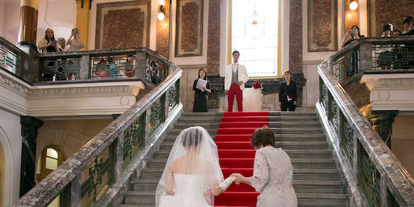 【口コミ・評判】市政資料館で結婚式|宮殿のような重要文化財で叶える人前式ガイド