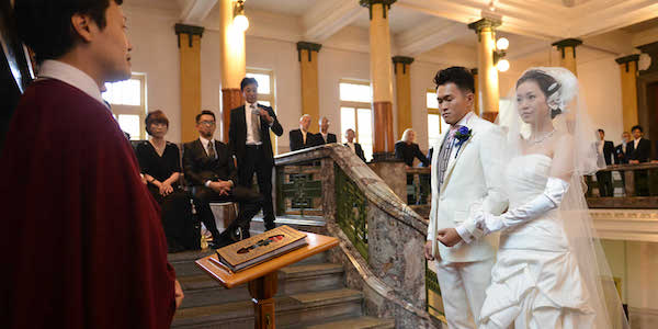 【口コミ・評判】市政資料館で結婚式|宮殿のような重要文化財で叶える人前式ガイド