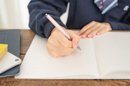 【口コミ・評判】塾で成績が伸びないならアズネット|プロ家庭教師×2ヶ月お試しで変わる学習習慣